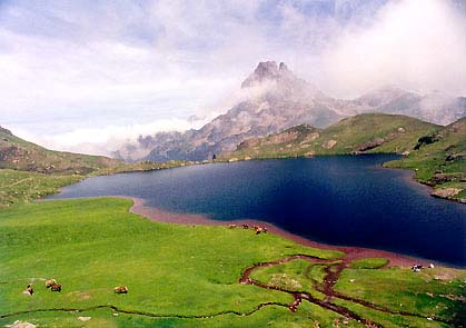 lac Roumassot et pic du Midi d'Ossau - Pyrénées